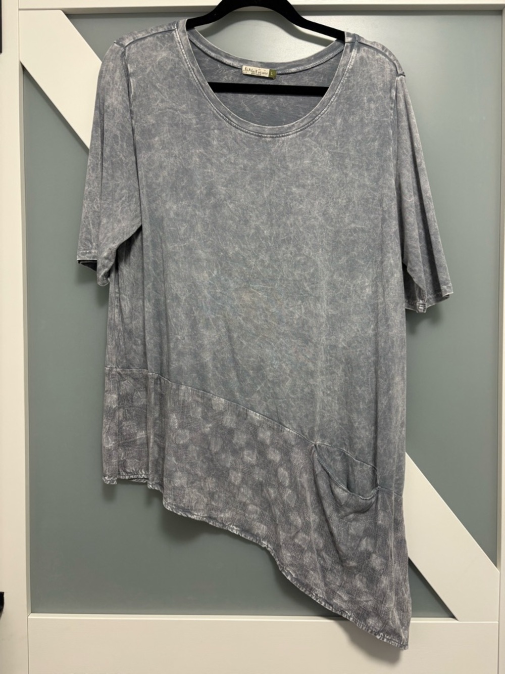 Chalet et ceci- Gray Acid-Wash Asymmetric Short Sleeve Tunic - Picture 3 of 9